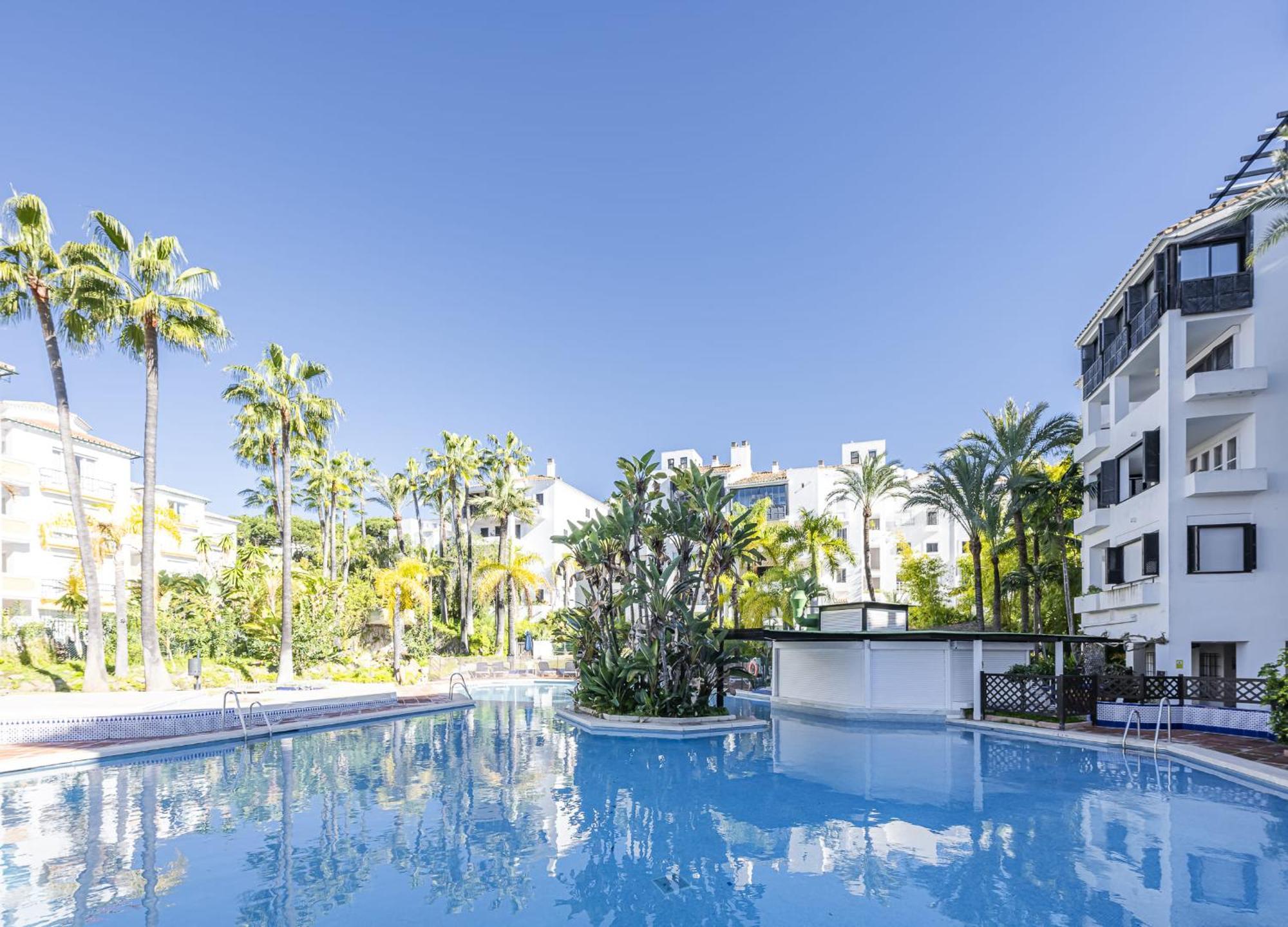 Blukai And Pool With Private Parking Marbella